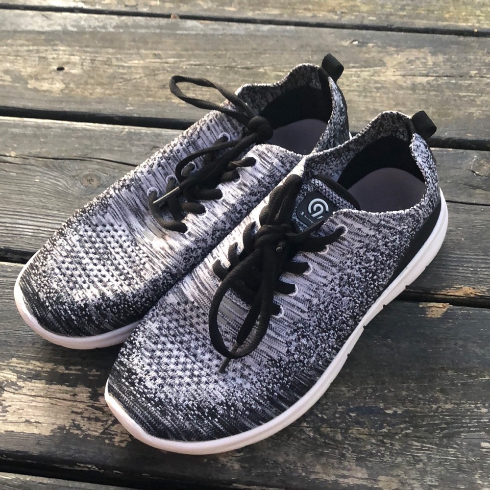Boys Size 7 Champion tennis shoes